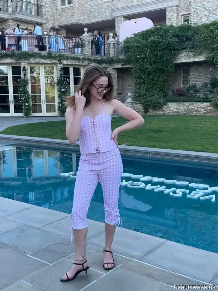 Not Linen Trousers, Not Denim: The Stylish Pant Trend Fashion Enthusiasts Return to Each Spring