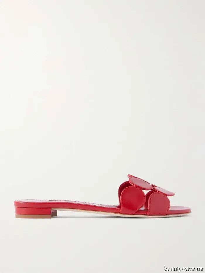 Es ist ein Fakt: Modeleute wählen diesen Sandalenfarbtrend über Schwarz, Weiß und Braun.