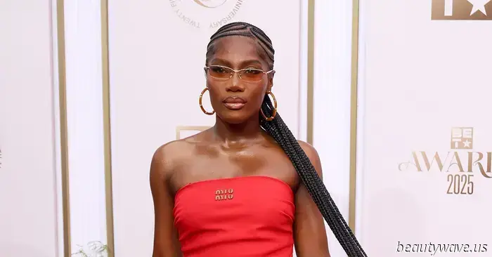 This laid-back red carpet jewelry trend is about to become ubiquitous.