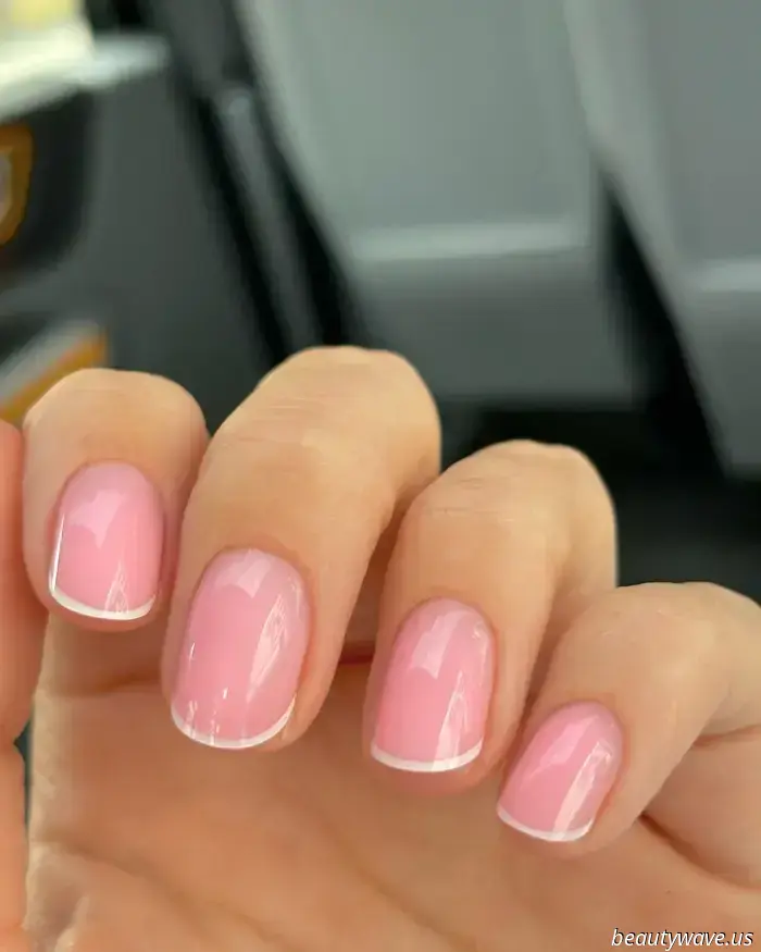 Die Glass French Maniküre bemüht sich, zum elegantesten Nageltrend aller Zeiten zu werden