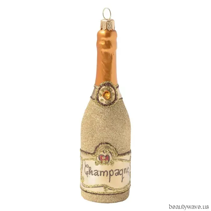 The exceptionally elegant gift selections shared by Beauty Creative Director Carolina Herrera have been revealed to me.