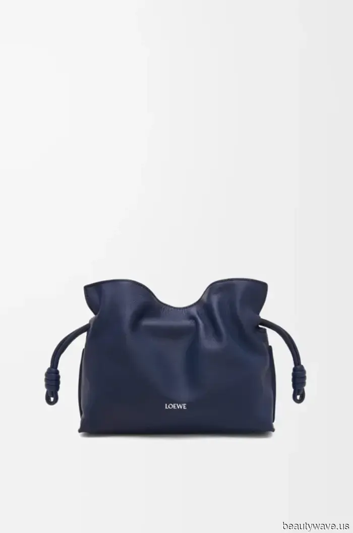 Tra tutte le nuove borse di design, le donne eleganti continuano a tornare a questo stile senza tempo e anti-tendenza.