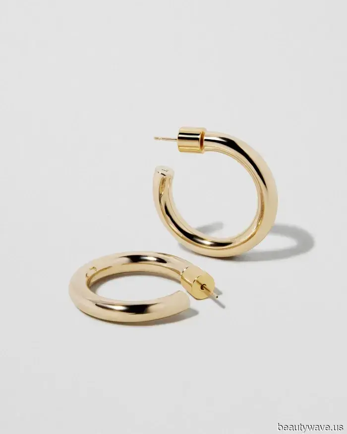 This stylish outfit is ideal for Paris, but I'm planning to wear it in the Midwest and New York City.