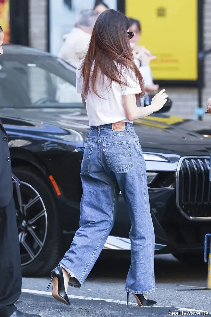 Questa è la classica scarpa nera che i vestitori di buon gusto indossano con jeans e una maglietta bianca per sembrare eleganti.