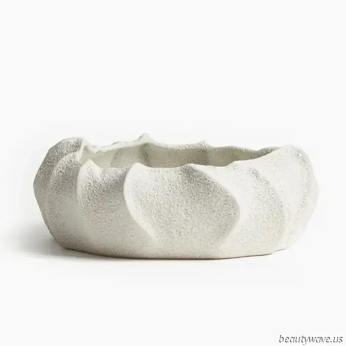 A "Purse Bowl" is the organizational hack for your entryway that you should definitely try.