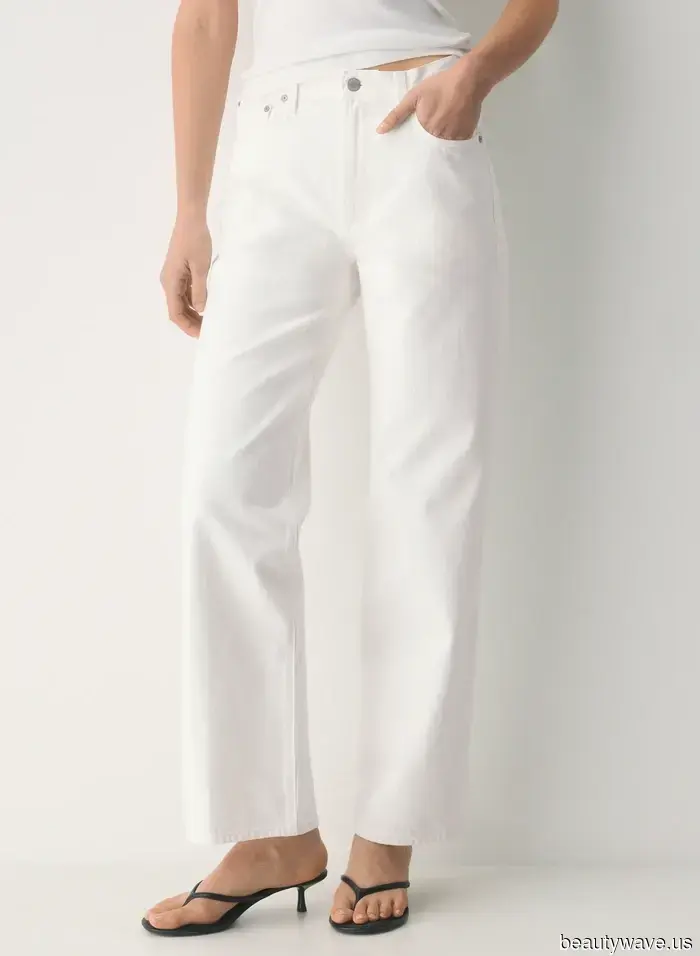 Weiße Jeans Plus Dieser flache Schuhtrend ist das Ticket, um jetzt wie eine Modeperson auszusehen.