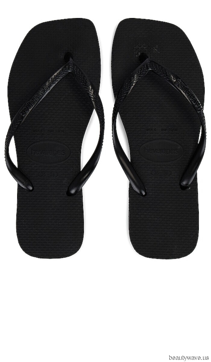 Indeed, fashion enthusiasts continue to sport leggings, but they are opting for this particular style (and steering clear of sneakers).