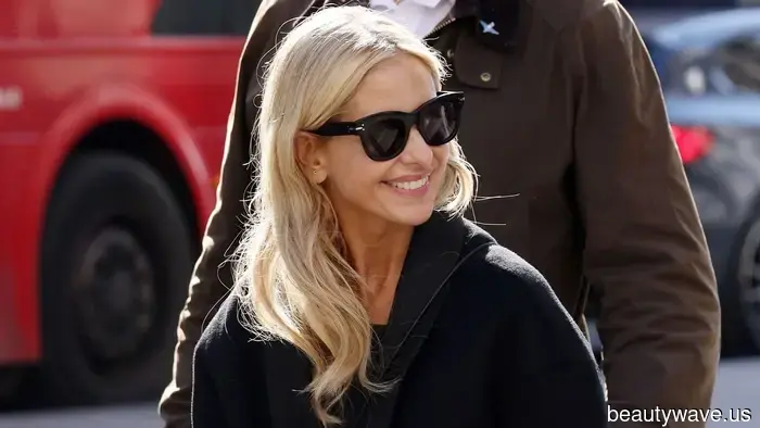 Forget about trendy sneakers—this classic style pairs elegantly with every kind of jeans.