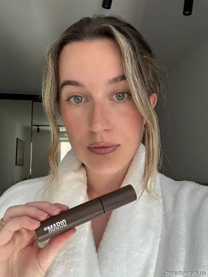 I specialize in "No Makeup" Makeup—These mascaras provide a natural appearance.