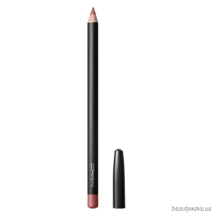 Acabo de pedirle a una maquilladora que me mostrara cómo aplicar el delineador de labios correctamente — esto es lo que aprendí.