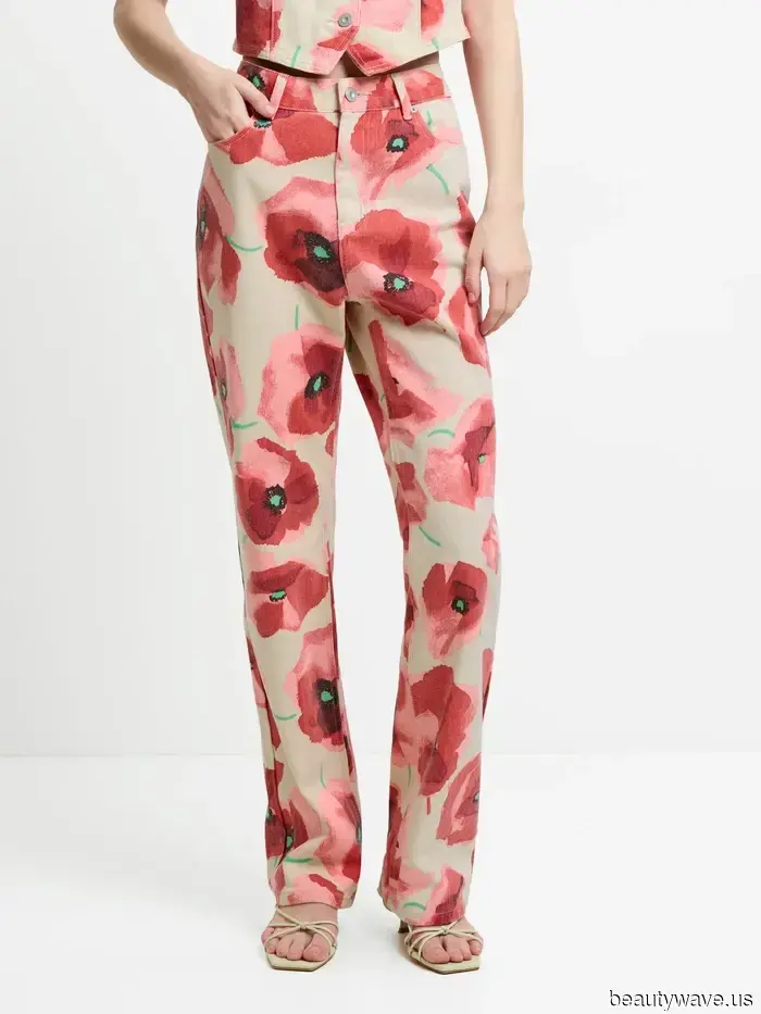 JLaw Just Styled The Row's Popular Flip Flops with a Jeans Alternative Trend I Never Thought She Would Adopt.