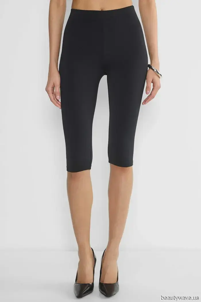 Forget about fleeces and hoodies—this is the must-have jacket for pairing with plain leggings.