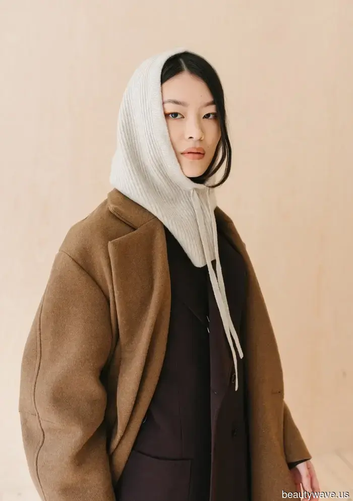 5 Wege, wie französische Frauen Jeans und einen Pullover weniger "langweilig" und mehr 2026 aussehen lassen