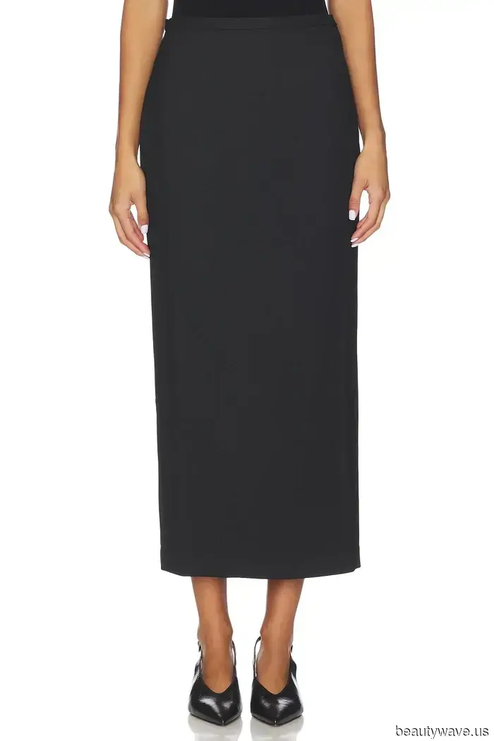 Der größte Rocktrend 2025 sieht am coolsten aus, wenn er mit diesen Hemd- und Absatzschuhtrends kombiniert wird.