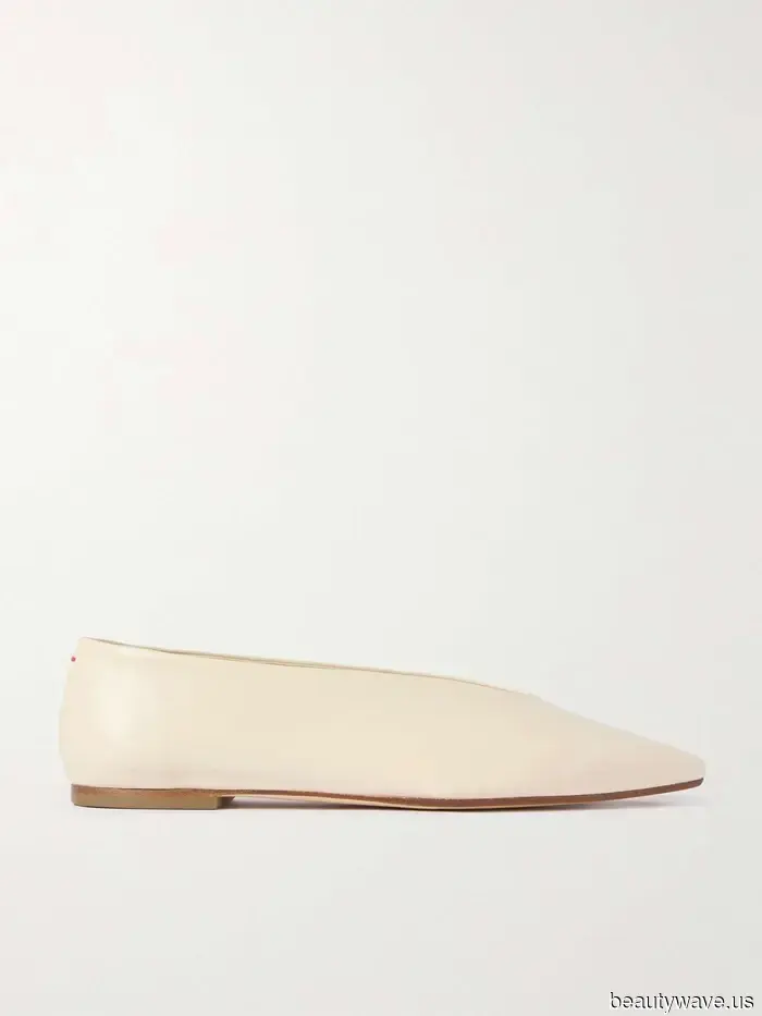 Weiße Jeans Plus Dieser flache Schuhtrend ist das Ticket, um jetzt wie eine Modeperson auszusehen.