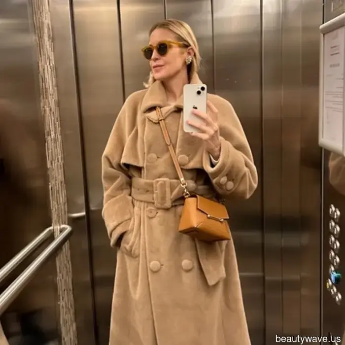 Так много стильных женщин, за которыми я слежу, владеют этой элегантной, неожиданной сумкой&mdash;Теперь она на распродаже