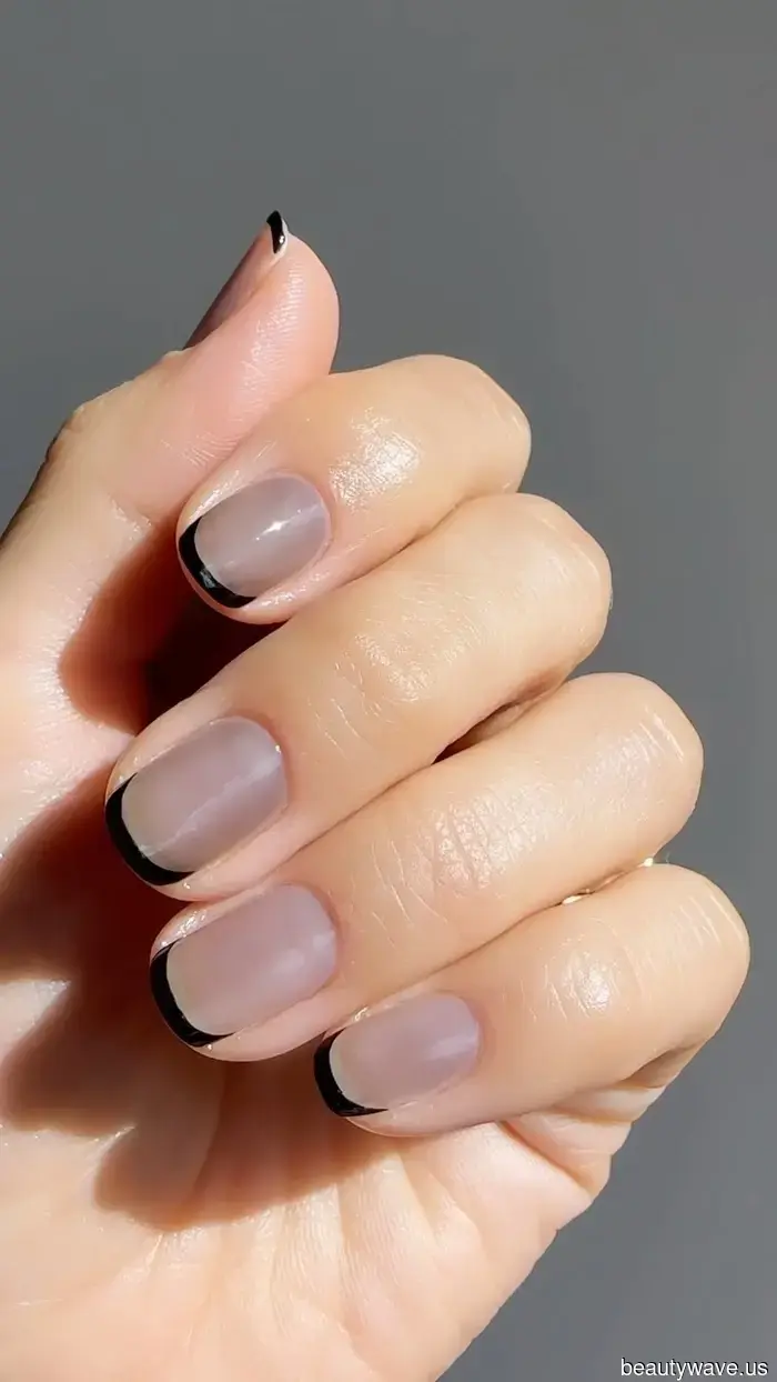 Non latte, non glassato&mdash;le unghie "Tulle" sono la tendenza della manicure neutra da richiedere questo autunno