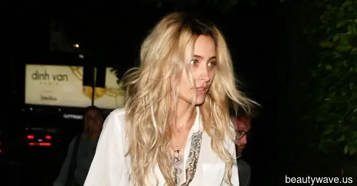 Der elegante Herbststiefel-Trend, den jeder mit Miniröcken tragen wird, ist angekommen.