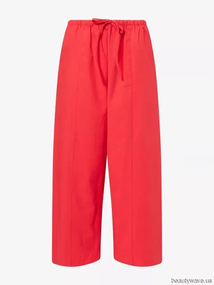Not Linen, Not Taffeta—Stylish Dressers Are Embracing This Transitional Trouser Trend for Autumn.