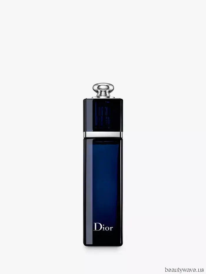 I requested nine beauty editors to reveal the nostalgic perfumes that influenced their lives.