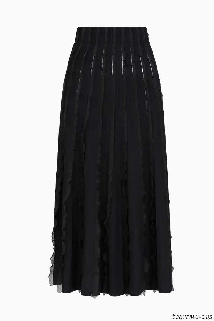 Here's What Fashion Enthusiasts are Looking at in Emporio Armani's Newest Collection