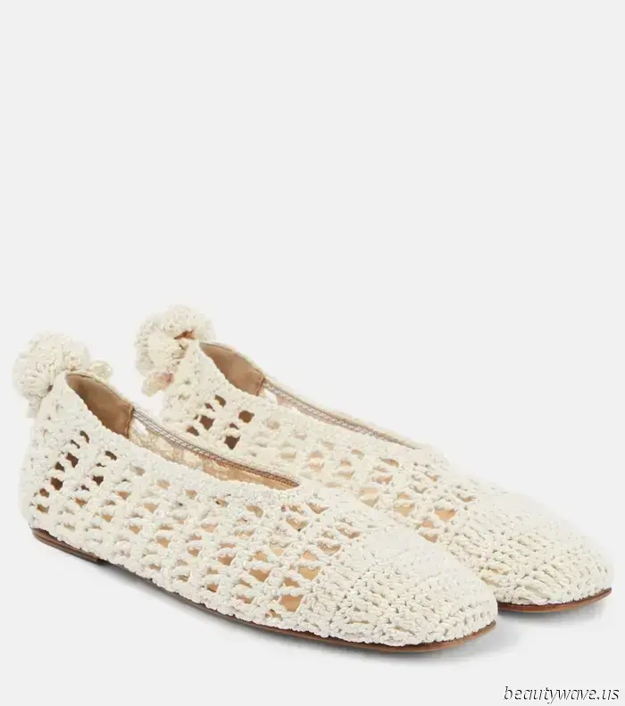 Whole-Foot Flats Are the Stylish Shoe Trend That Elegant Dressers Are Embracing at the Moment.
