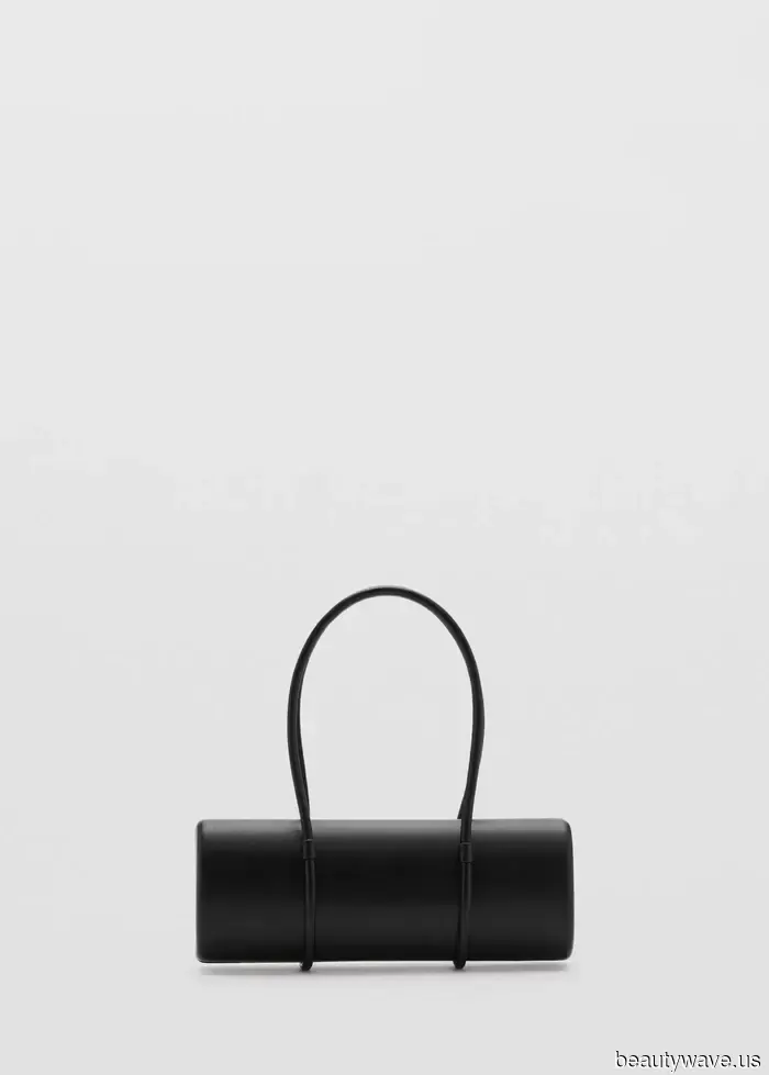 Put Down the Shoulder Bags—Fashion Enthusiasts Are Opting for This Trend to Achieve a More Stylish Look.