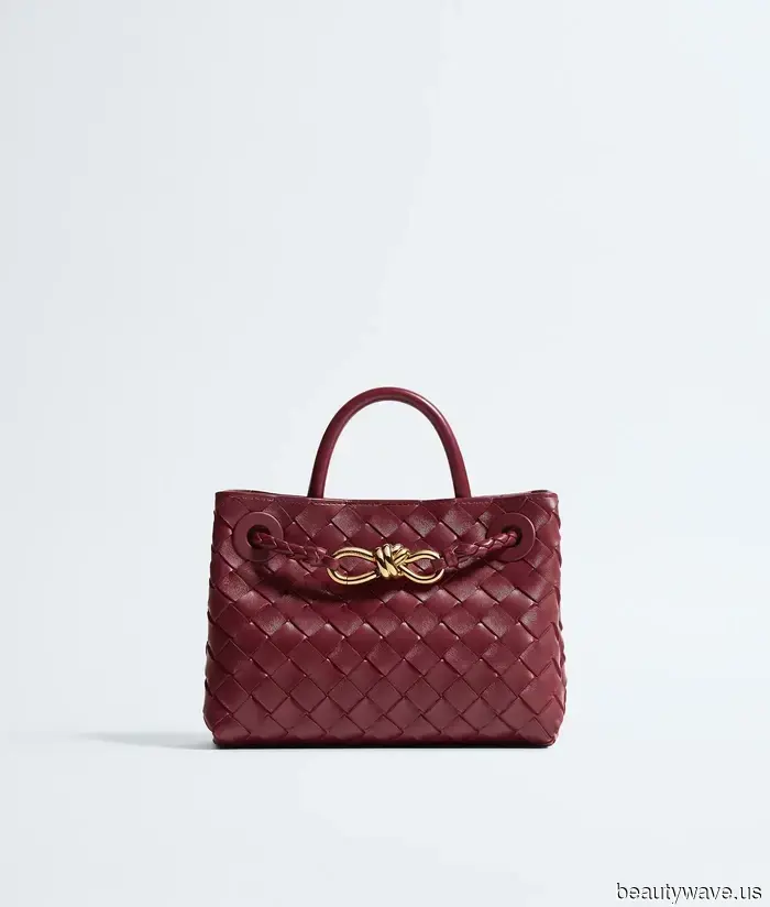It Girls in NYC and L.A. Are Trading Their XL Totes for This Particular Mini Bag Trend.