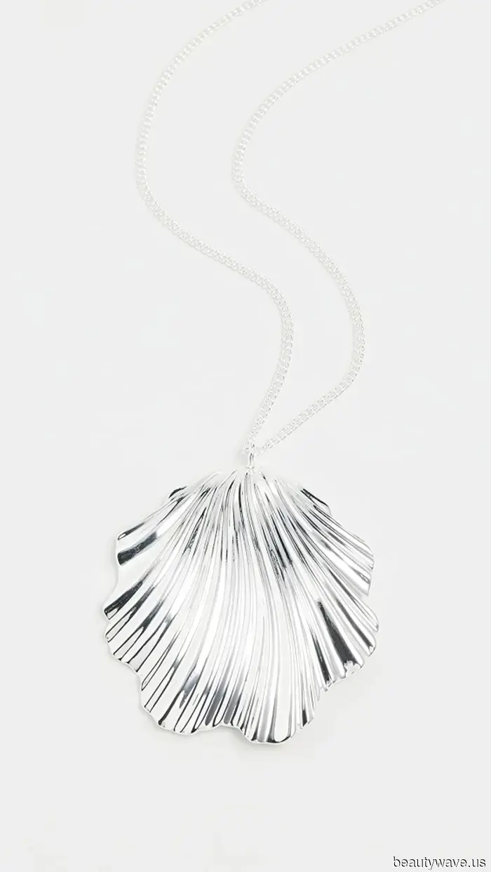 These Fashion Trends Were Popular for a While, But 2026 Indicates It's Time to Let Go.