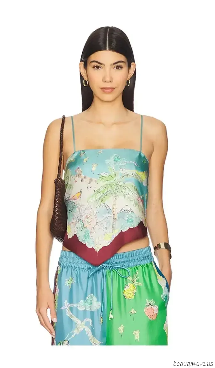 The Most Fashionable Girls in New York Only Opt for This Summer Shirt Trick When Temperatures Reach 85°F.