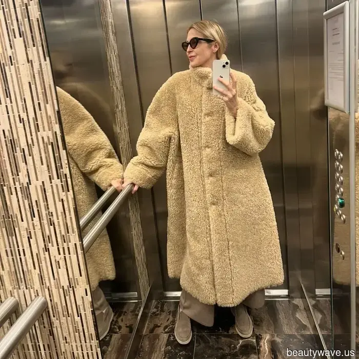 Kelly Rutherford è la regina degli iconici selfie in ascensore&mdash;Questi sono i prodotti di bellezza nascosti nella sua Birkin