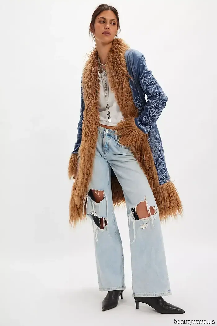 While black coats are nice, fashion enthusiasts in Paris, London, and NYC understand that these color trends exude much more elegance.