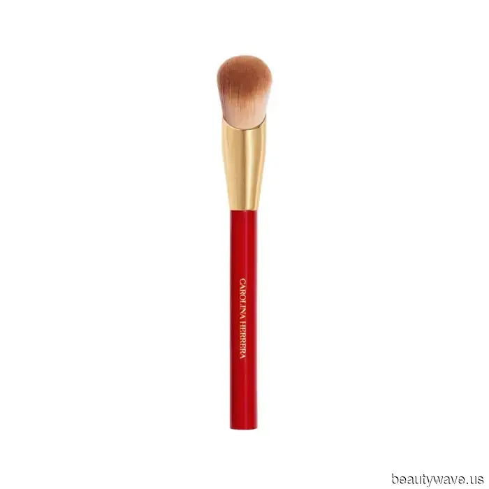 I'm always amazed by Alexa Chung's makeup—here are 9 products I've noticed her using.