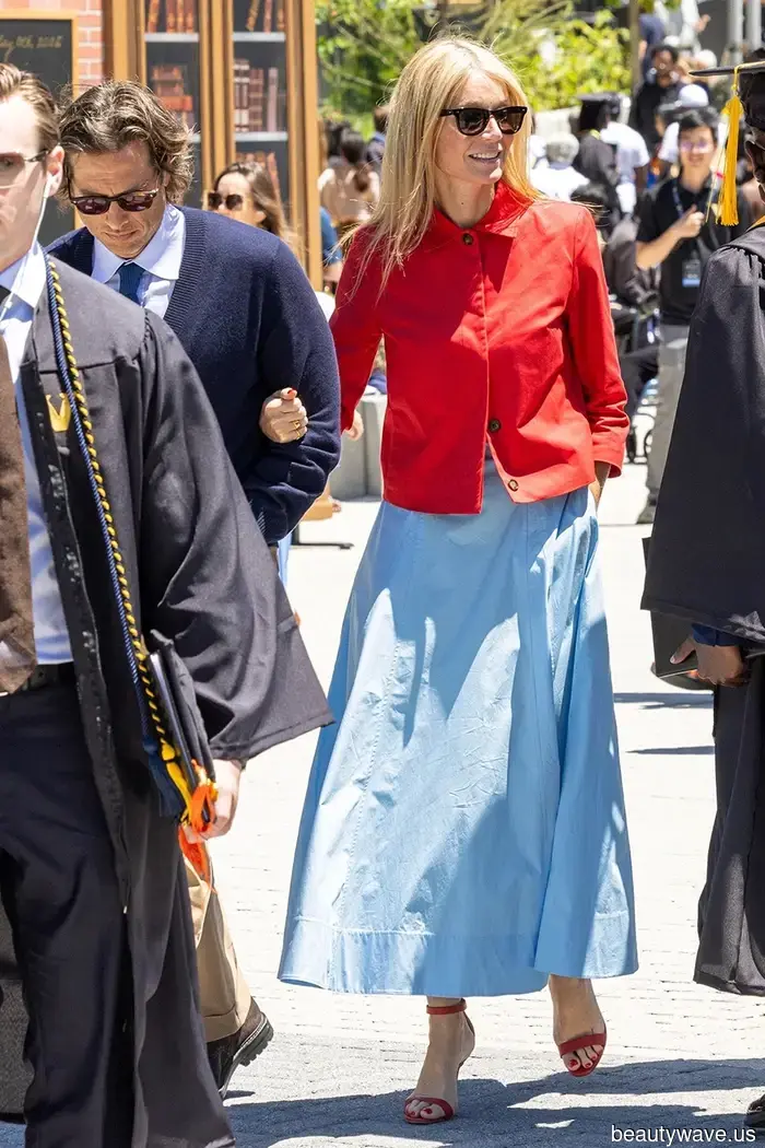 Achieving a fashionable look this summer is as simple as combining these two color trends.