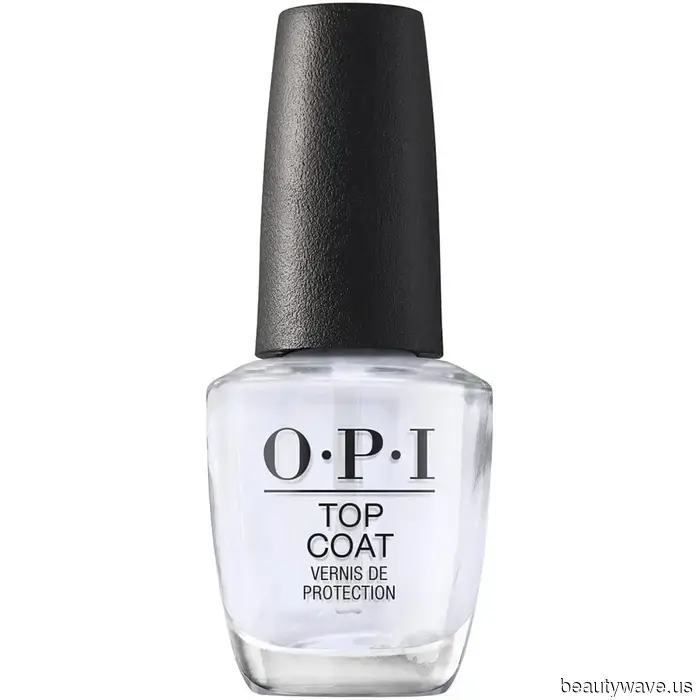 Le unghie a quadri gel di Kylie Jenner dimostrano che questo colore OPI è davvero il più versatile.