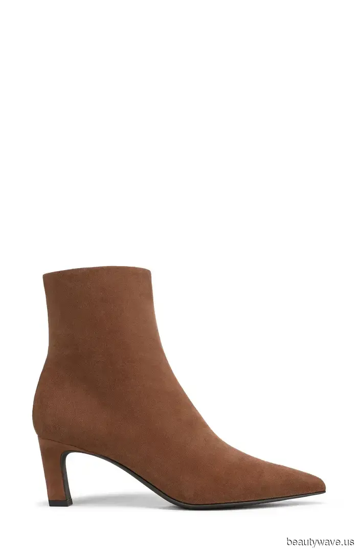 Тренд цвета обуви, который делает ношение джинсов с пиджаками выглядящим как в 2025 году, а не устаревшим.