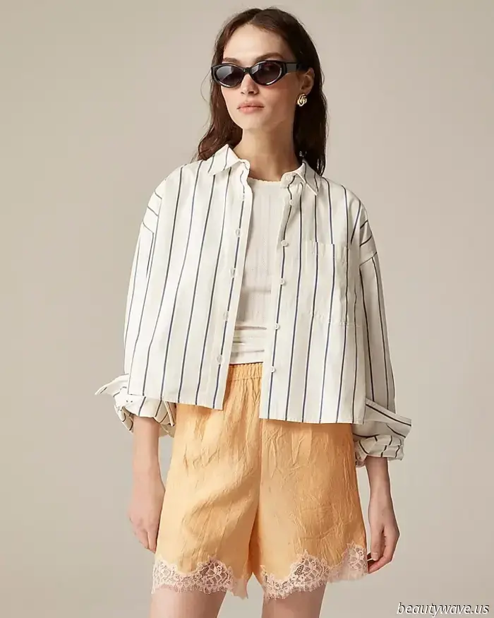 This fashionable French woman combined the summer's debated shoe and shorts trends, resulting in an incredibly chic outfit.