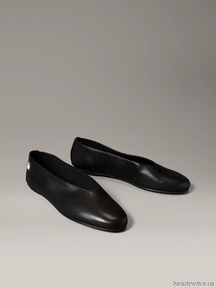 Es ist noch nicht Stiefelsaison&mdash;diese trendigen Ballerinas von The Row sind überall, wo ich hinschaue.