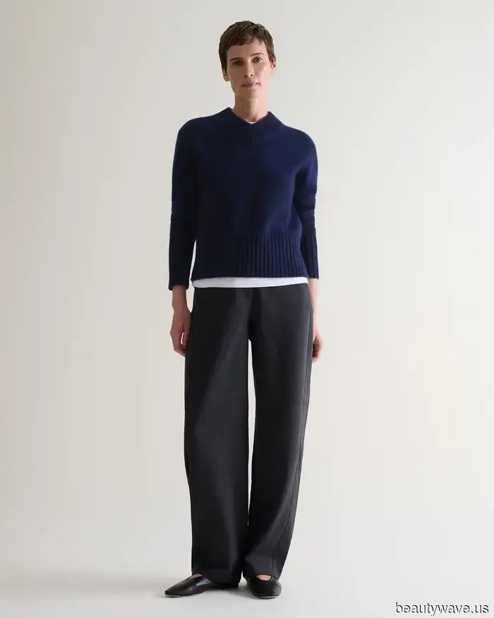 Wherever I go in London, I see the trendiest people sporting this navy jumper.