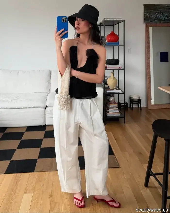 Black flip-flops are always stylish, but these 7 outfits demonstrate that this color is much more fashionable.