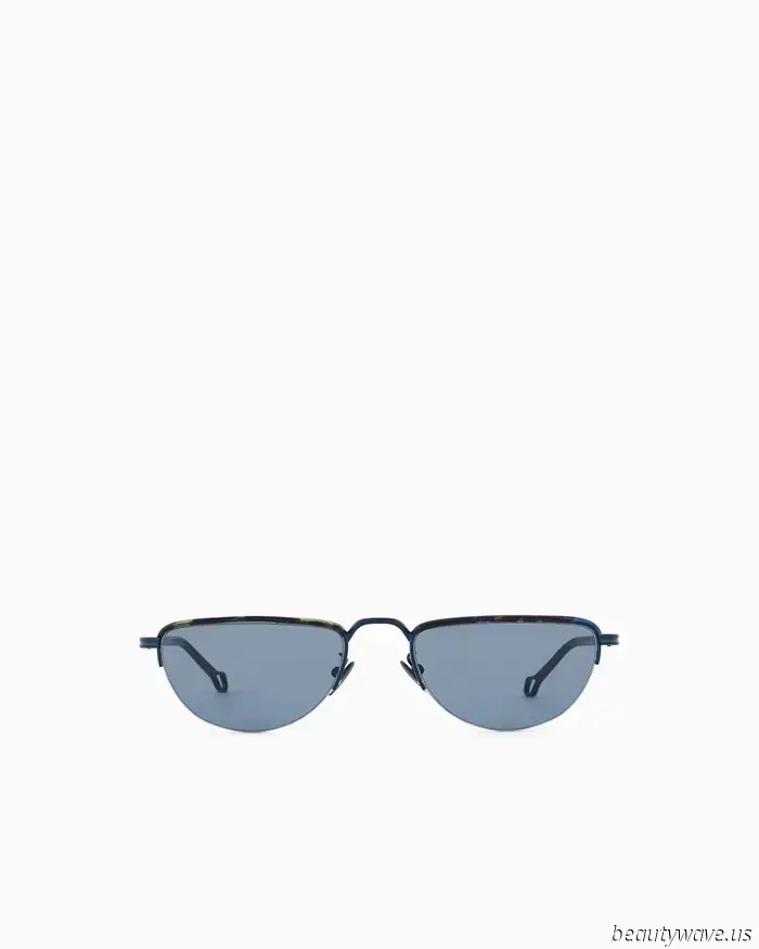 This straightforward accessory is incredibly wearable, functional, and stylish—indeed, the fashion set is loving it.