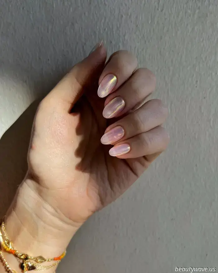 Do you recall Jelly Shoes? This Juicy Manicure serves as the nail counterpart inspired by the '90s.