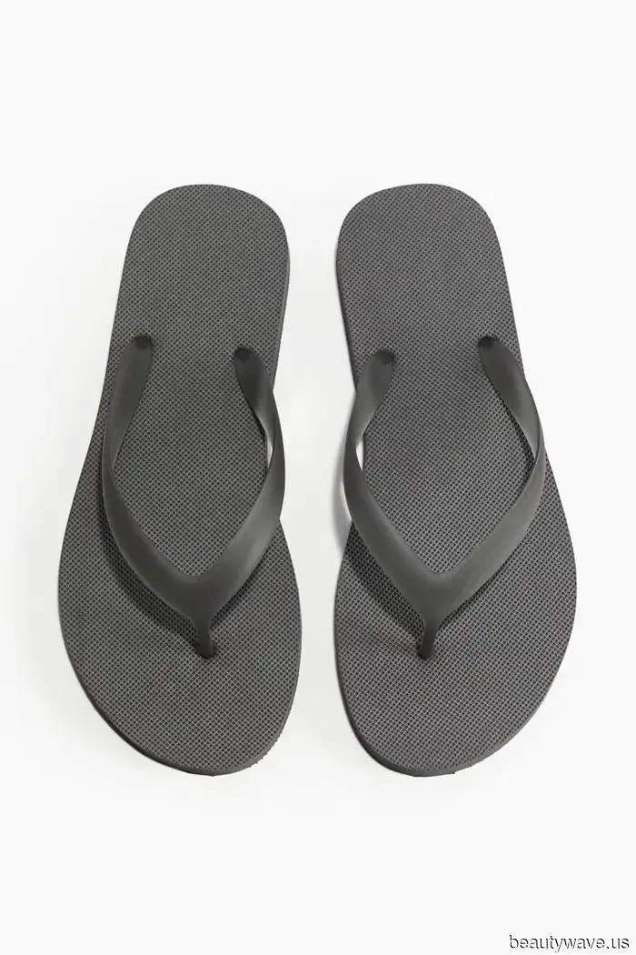 I Named the Cuffed-Jeans Trend—7 Shoes That Fashion Enthusiasts Are Pairing with the Stylish Denim Look