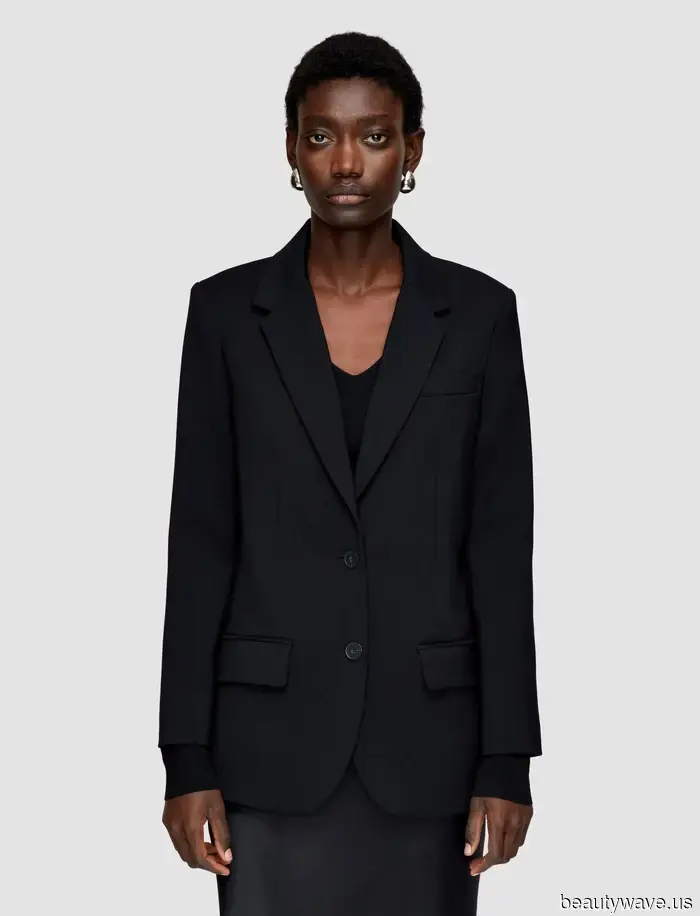 Apologies, Denim—Here are 5 Summer Blazer Trends to Watch for in 2026.