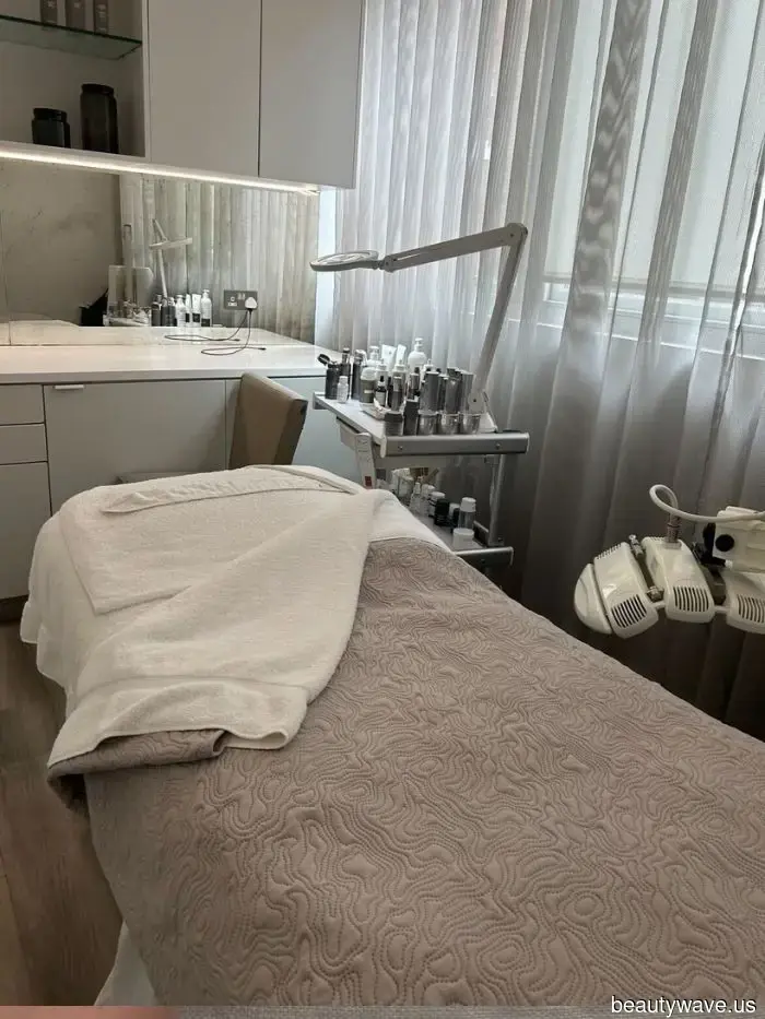 Als frisch verlobte Beauty-Redakteurin ist dies alles, was ich tue, um meine Haut auf meine Hochzeit vorzubereiten.