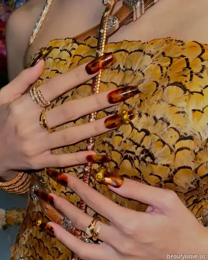 Do you recall Jelly Shoes? This Juicy Manicure serves as the nail counterpart inspired by the '90s.
