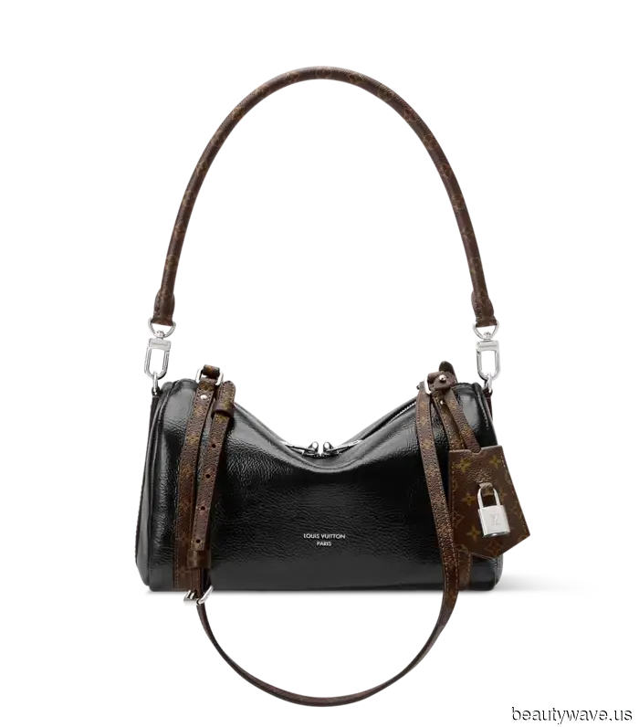 Это новая сумка, которую все будут носить с темным денимом этой зимой.