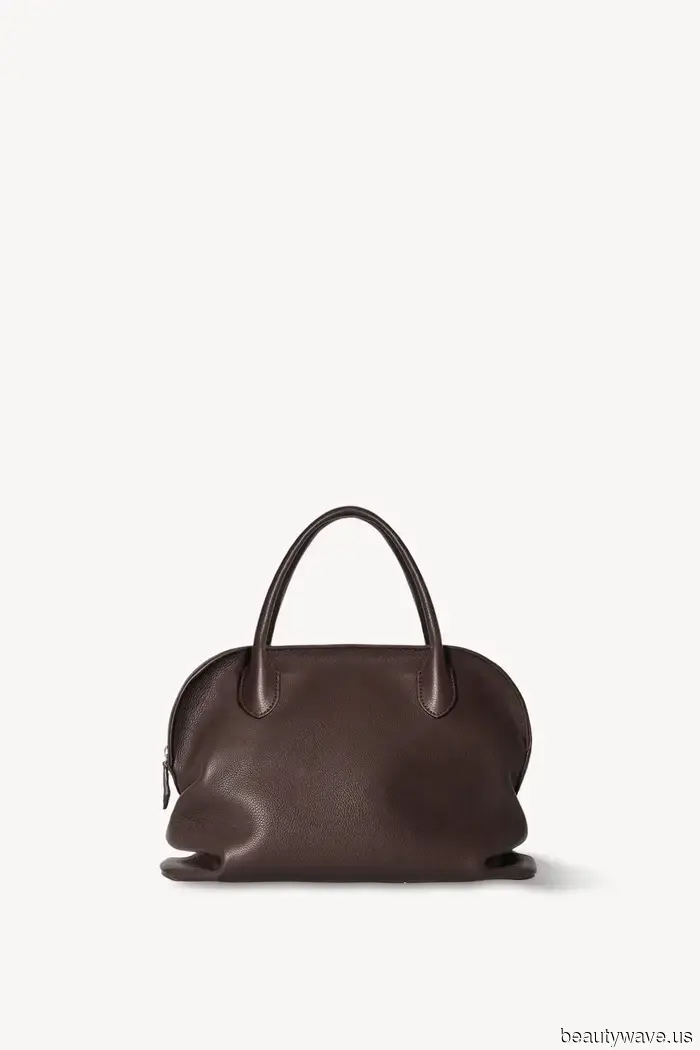 Questa borsa di lusso silenziosa e accessibile è così The Row-coded, e ogni donna chic già la possiede.