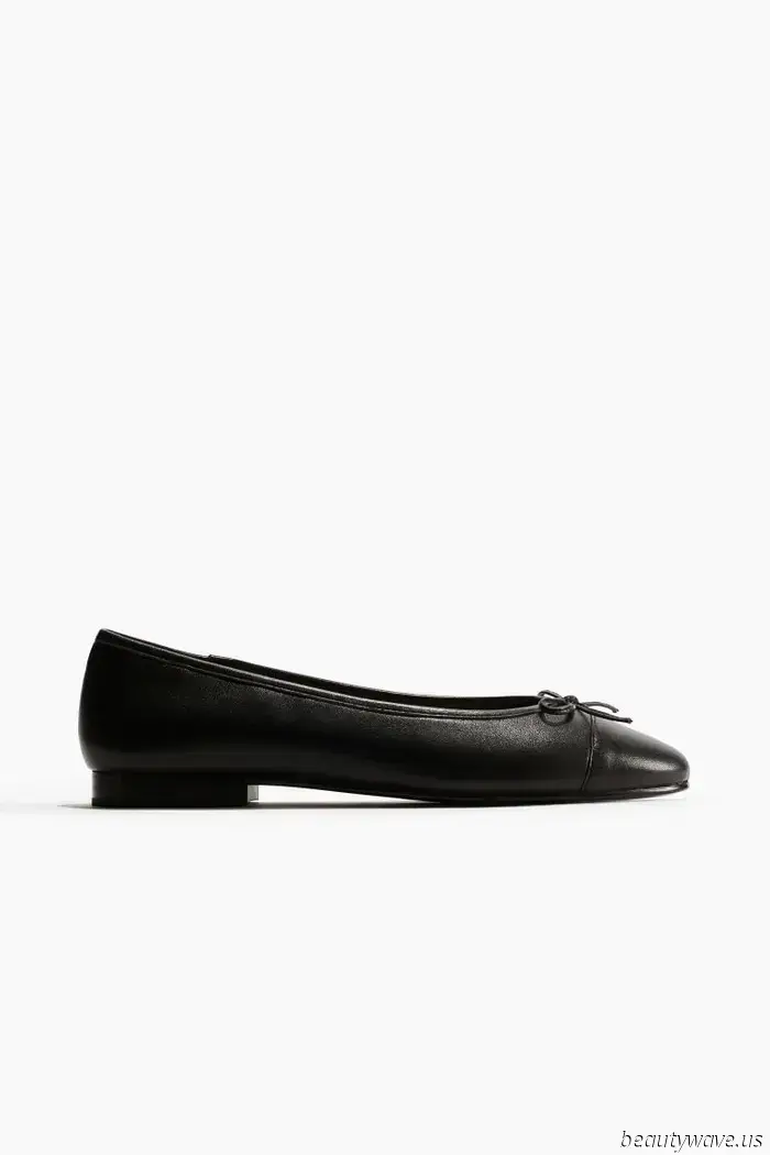 Spotted at the Ritz Paris: i parigini chic di tendenza con scarpe basse indossano capris, minigonne e jeans