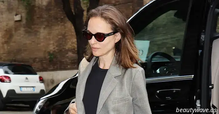 It's surprising how much more stylish this '90s sneaker trend makes jeans and a blazer appear.
